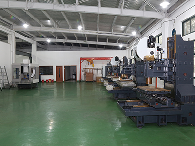 What should be paid attention to when operating CNC machine tools